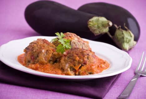 Receta de albóndigas de berenjena y queso al horno