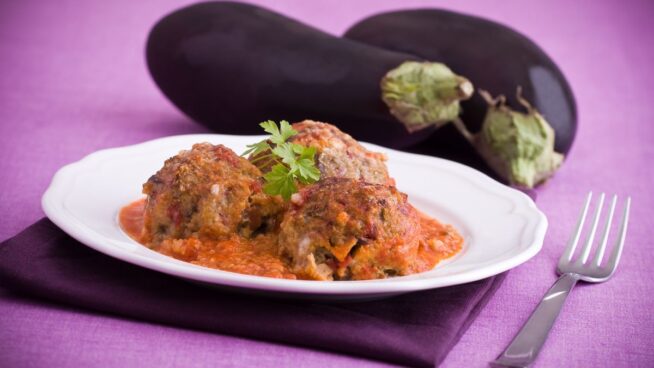 Receta de albóndigas de berenjena y queso al horno