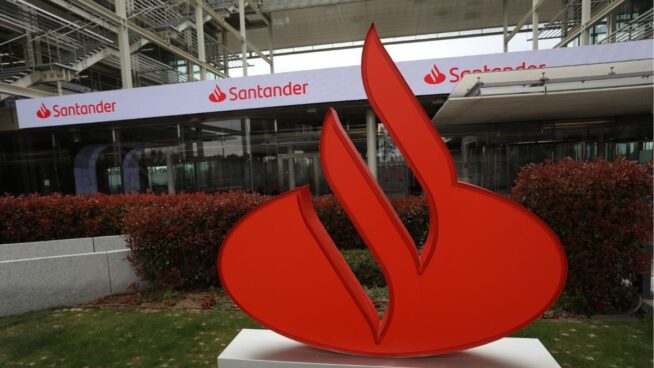 El Santander aprovecha la caída en Bolsa para apurar su recompra y logra el 68% de ejecución