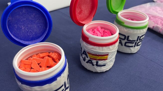 Pastillas de MDMA ocultas en botes de chicles y chuches para venderlas a Venezuela y EEUU