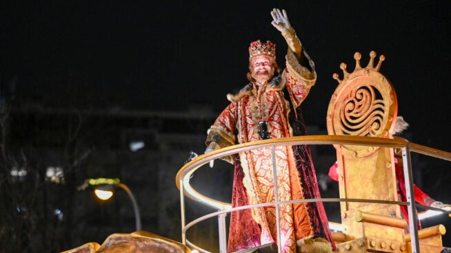 La lluvia no empaña la cabalgata de Reyes en Madrid