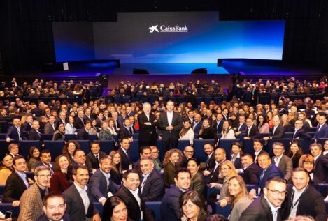 Caixabank acelera en la captación de clientes con la opa al Sabadell y gana otros 150.000
