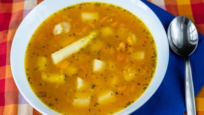 El caldo extremeño que hace Arguiñano y le gusta a todo el mundo