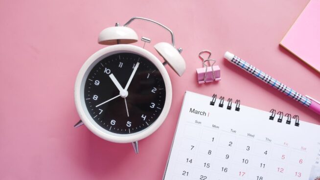 Cambio de hora 2025: vuelve el horario de verano y perdemos una hora de sueño