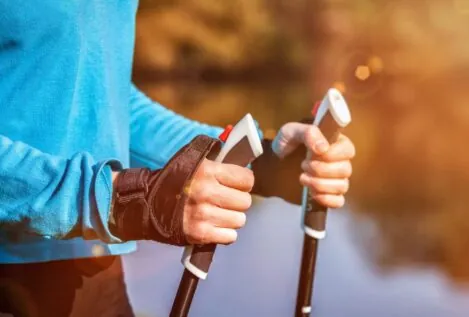 Caminata nórdica: qué es esta técnica y por qué se gana fuerza