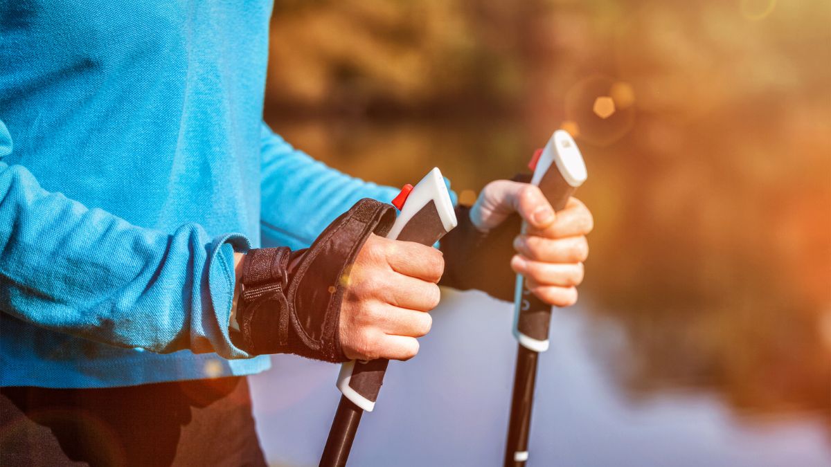 Caminata nórdica: qué es esta técnica y por qué se gana fuerza