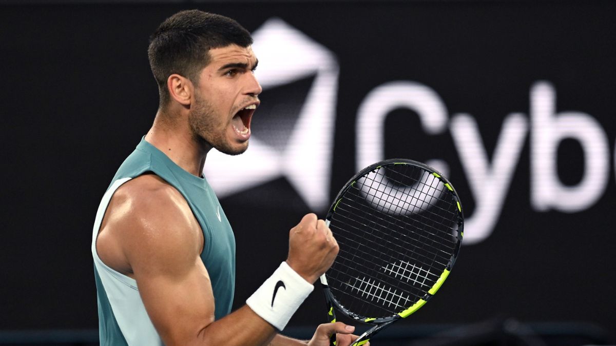Alcaraz presenta su candidatura al Open de Australia con una victoria fácil en primera ronda