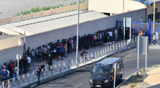 Ceuta aumenta un 95% las solicitudes de asilo y supera a Melilla por primera vez en una década