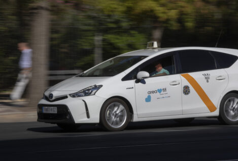 Intimidación, vandalismo y precios abusivos: así actuaba la mafia del taxi en Sevilla