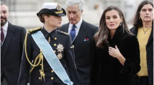 El gracioso despiste de la princesa Leonor en la Pascua Militar y todos los detalles del desfile