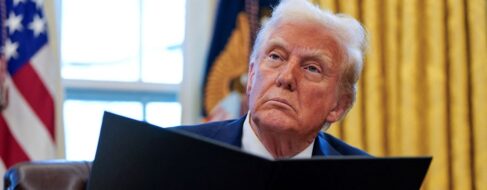 Trump impone nuevos aranceles: 25% a los productos de México y Canadá y el 10% a China