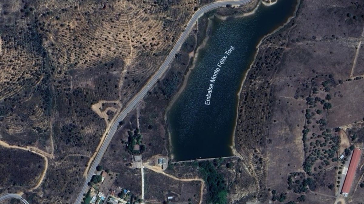 Desalojan una población en Huelva por una grieta en un embalse