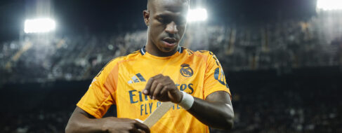 Vinícius pide perdón por su roja en Mestalla