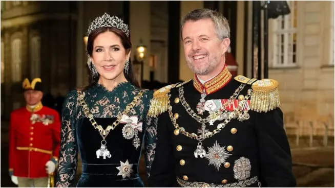 Cena de gala para empezar el año nuevo: los reyes Federico y Mary de Dinamarca al frente