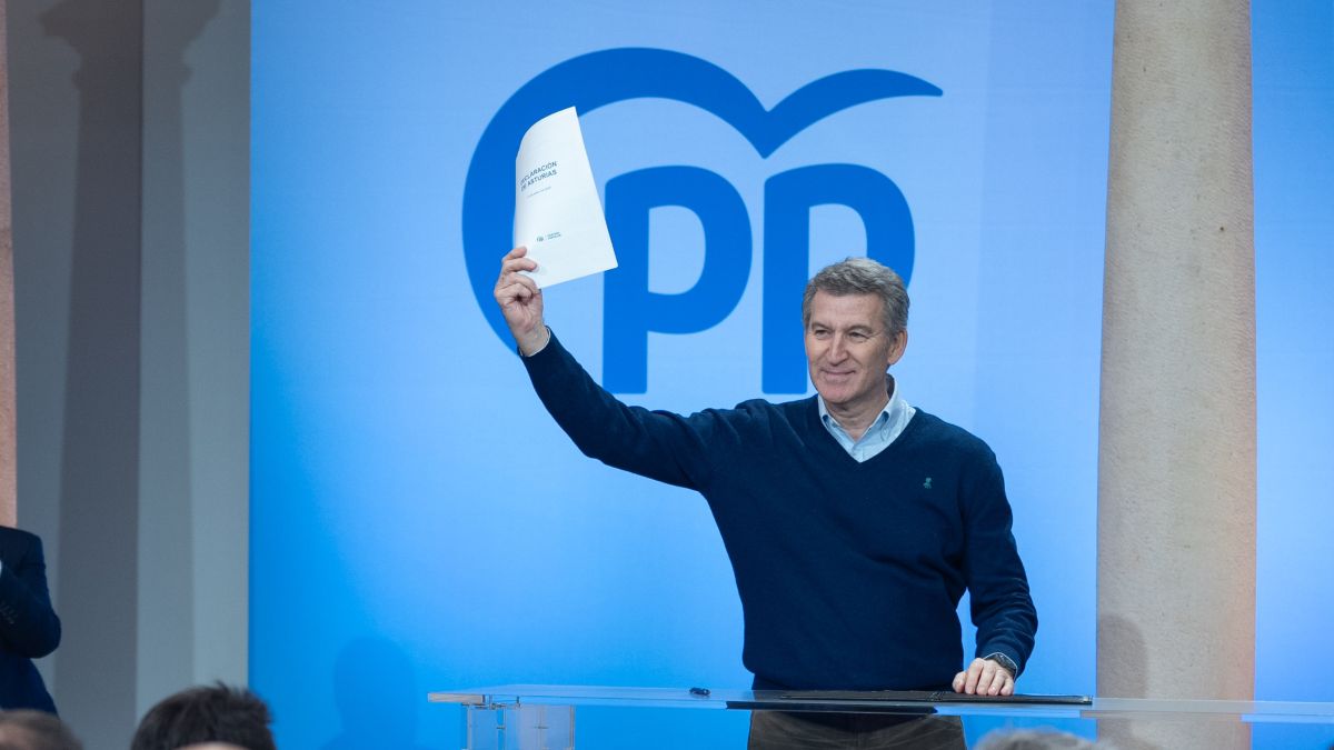 Feijóo asegura que la ley judicial que propone el PSOE es «una medida del régimen de Franco»