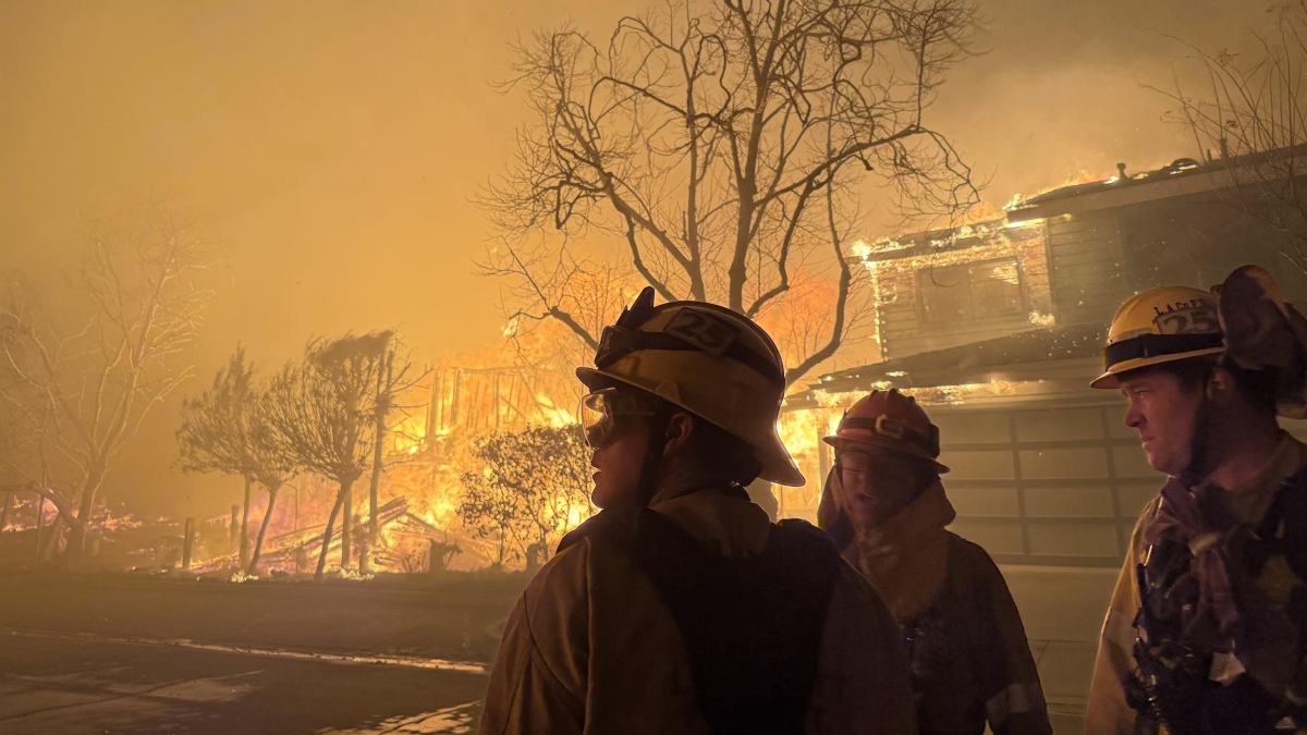 Los incendios de Los Ángeles dejan al menos dos muertos y cientos de hectáreas arrasadas