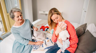 El drama de la generación sándwich: quiénes son y por qué viven atrapados como cuidadores