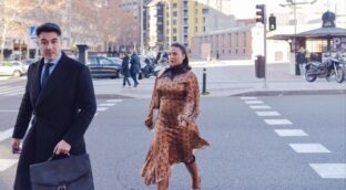 El juez pide a Mediaset que aclare cuánto cobró Mouliáa por sus entrevistas