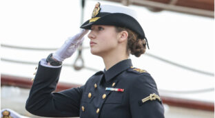 Leonor zarpa en el Juan Sebastián Elcano: las lágrimas de Letizia y su emotiva despedida