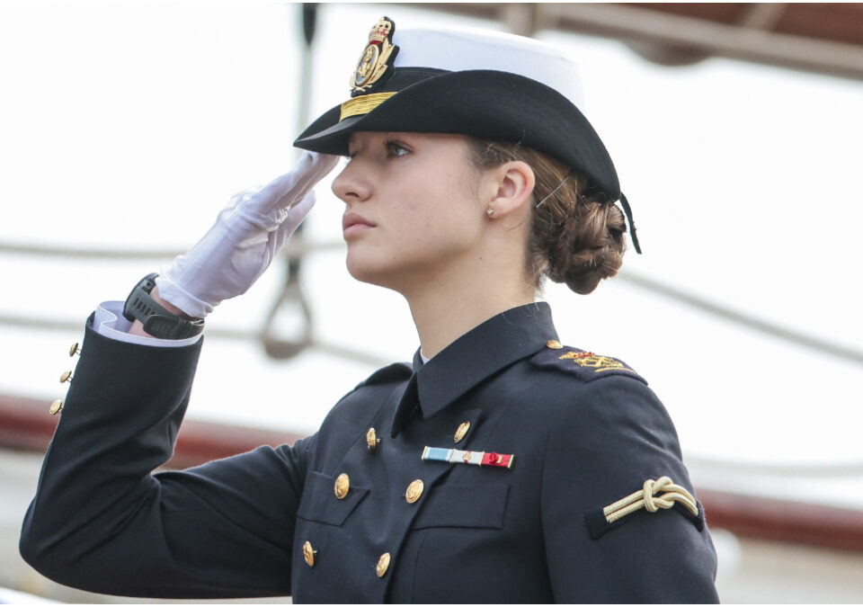 La despedida de la princesa Leonor antes de embarcar en el buque Elcano, en imágenes