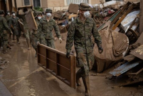 Denuncian que militares en Valencia duermen en tiendas de campaña y literas de lona