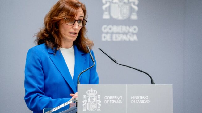 Mónica García recula sobre la recuperación de las guardias al reducirlas de 24 a 17 horas