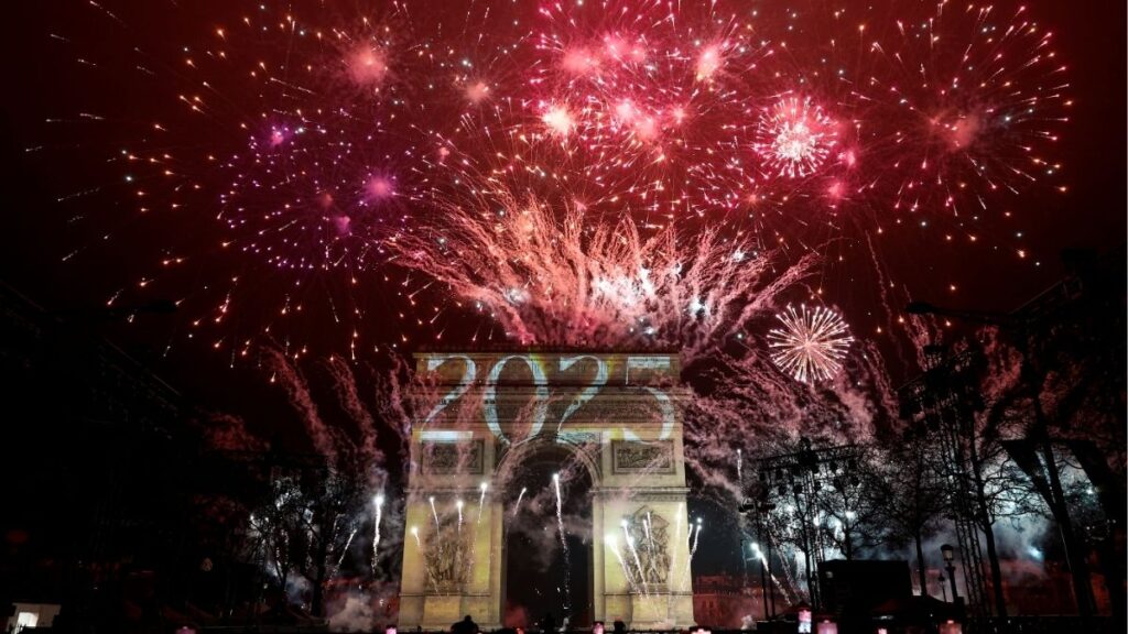 Celebración del año nuevo en París, Francia