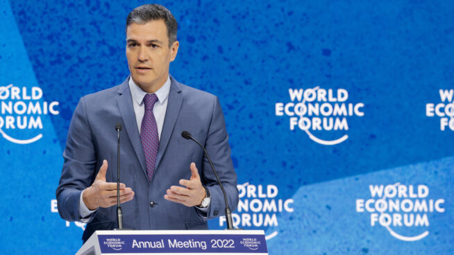 El Foro de Davos claudica ante Trump y recorta su agenda 'woke' para contar con su presencia