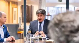 Puigdemont suspende el apoyo parlamentario al Gobierno y exige una reunión en Suiza