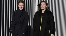 La blazer 'vitamina' de la reina Letizia: ideal para la oficina y para el cumpleaños del Rey Felipe