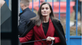 Letizia muestra su lado más sensible con unos niños y confiesa lo que todas las madres hacen