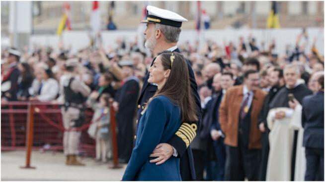 Unos orgullosos Reyes despiden a Leonor en Cádiz: su recorrido en otro barco junto a ella