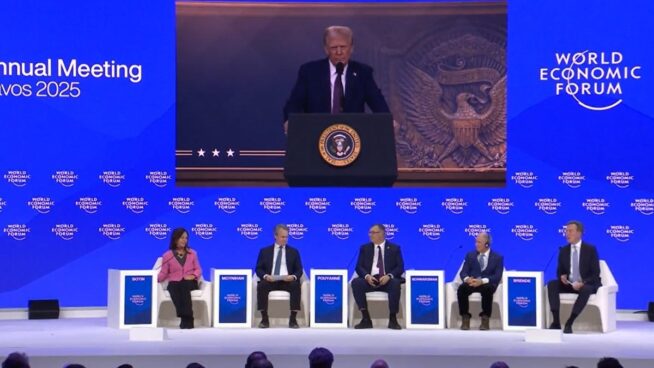 Trump elogia a Ana Botín en Davos: «Conozco bien su banco y ha hecho un trabajo fantástico»