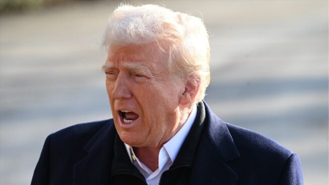 Trump amenaza con aranceles del 100% a los BRICS si intentan reemplazar al dólar