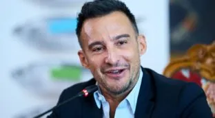 La vida privada de Alejandro Amenábar: infancia en Chile, un divorcio y un ático en Madrid