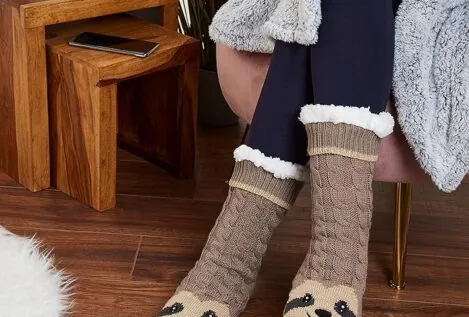 Descubre los calcetines antideslizantes de invierno para mantener tus pies calentitos