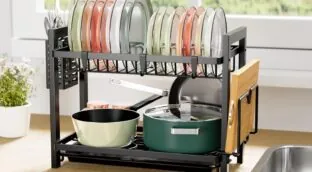 Secos, ordenados y siempre listos: los mejores escurreplatos para tu cocina