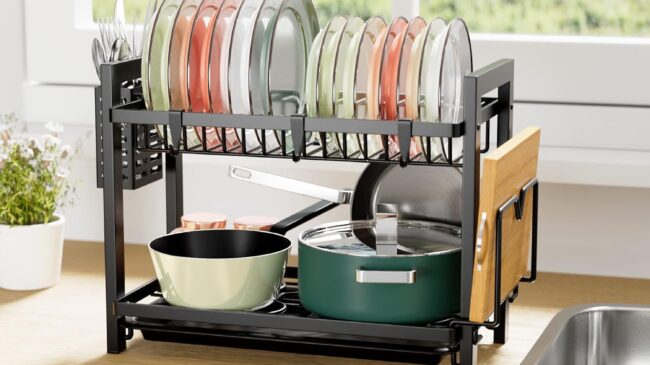 Secos, ordenados y siempre listos: los mejores escurreplatos para tu cocina