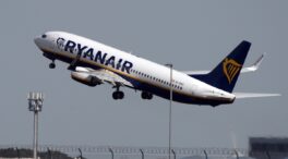 Condenan a Ryanair a devolver 139,98 euros por cobrar una maleta de mano a una pareja