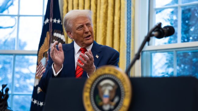 Trump anuncia una orden ejecutiva contra las pajitas de papel: «Vuelta al plástico»