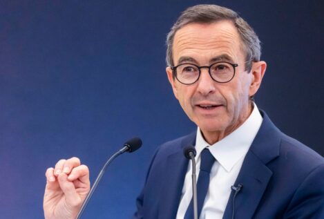 La derecha francesa pide echar a España del espacio Schengen por la regularización