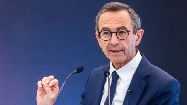 La derecha francesa pide echar a España del espacio Schengen por la regularización