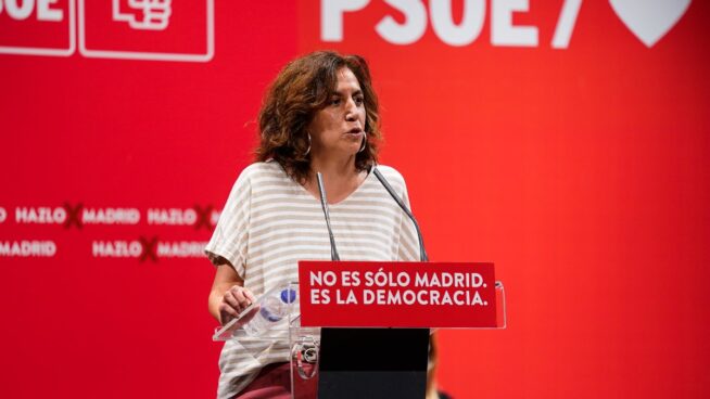 La biógrafa de Pedro Sánchez ultima su salida de Casa Árabe y apunta a una embajada
