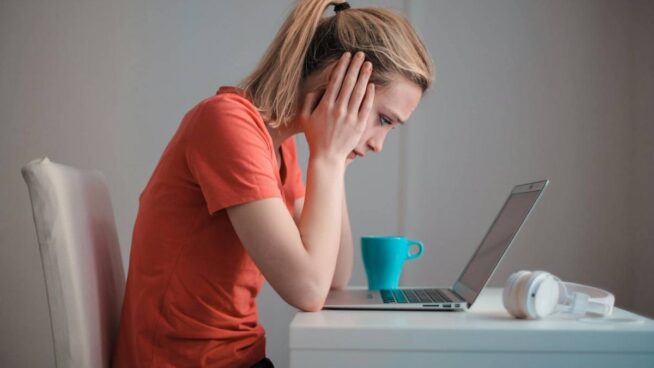 Las mujeres tardan de media 14 años más que los hombres en conseguir una cátedra