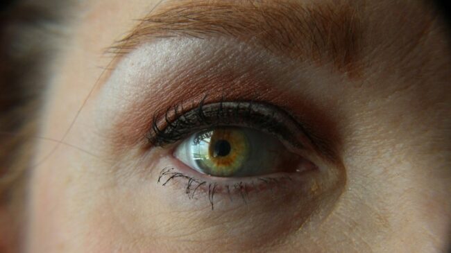 ¿Vas a usar lentes de contacto por primera vez? Aquí tienes una guía definitiva