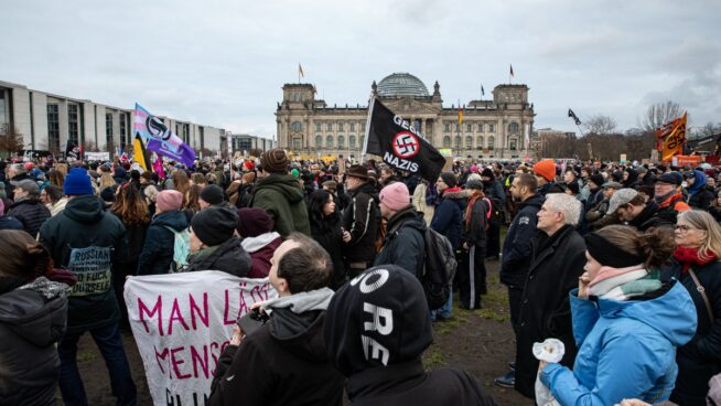 Hasta 160.000 personas se manifiestan en Berlín a favor del «cordón sanitario» contra AfD