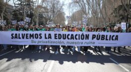 Miles de personas marchan en Madrid en una manifestación por la educación pública