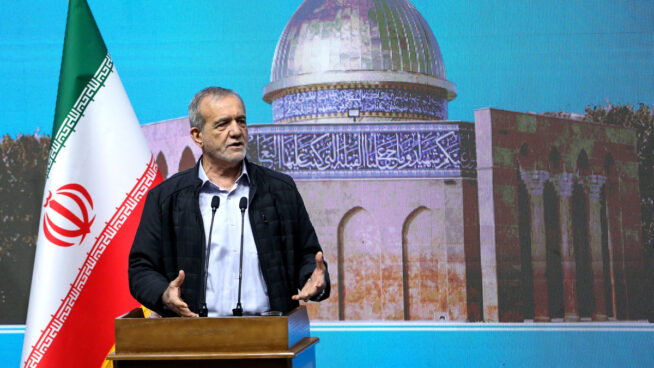 El presidente de Irán se muestra abierto a dialogar pero no con «matones» como Trump