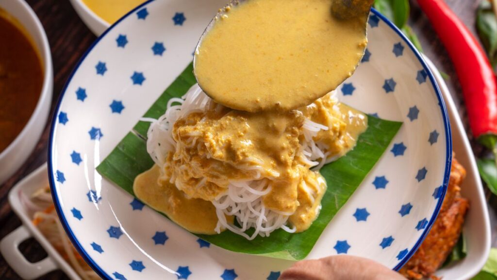 Plato con la vinagreta de curry y jengibre: (Canva)
