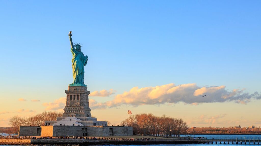 Estatua de la Libertad: (Canva)